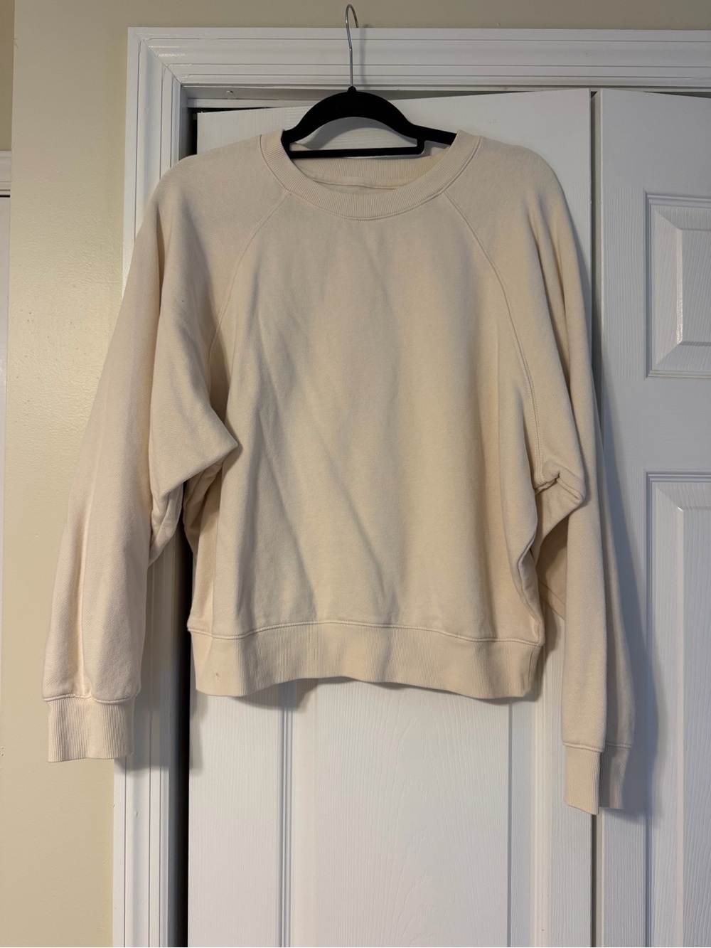 Old Navy Women's Cream Crewneck Sweatshirt